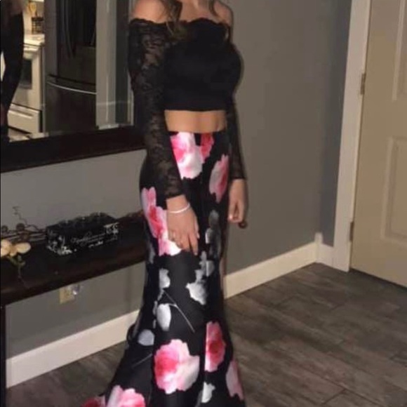 Prom dress - Picture 1 of 2